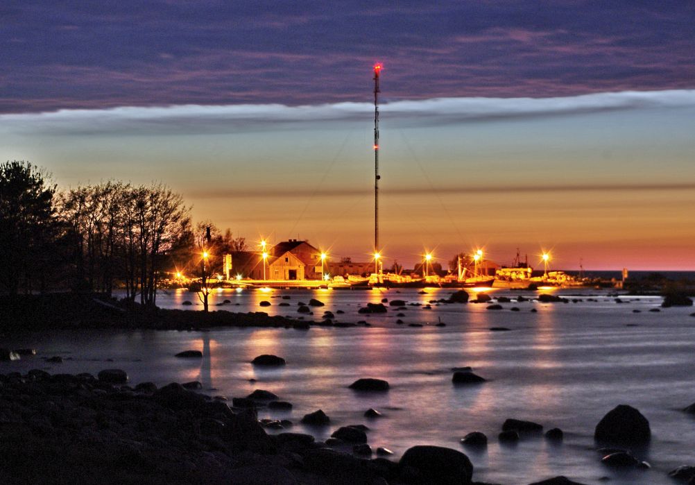 H. Hirvesoo. Kelnase port in the evening.