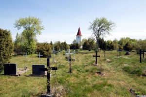 Autor: Patrik Rastenberger. Prangli kalmistul võib leida nii eesti, vene, soome kui rootsi perekonnanimedega haudasid