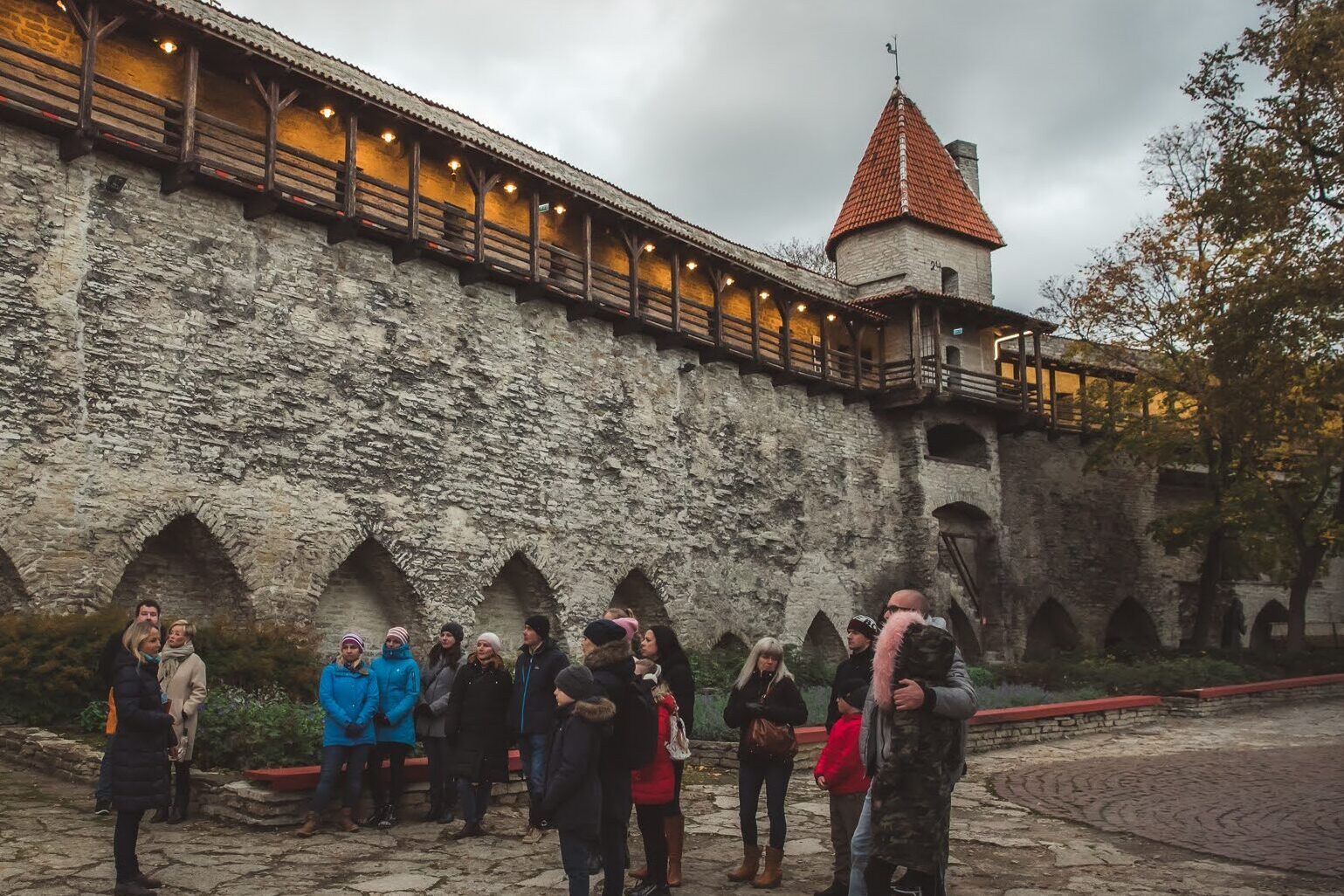 Linnamüüri tornid kubisevad kummituslugudest