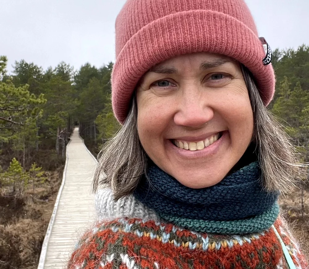 Diana portree, Prangli Reiside giid, naeratamas Eesti raba laudteel